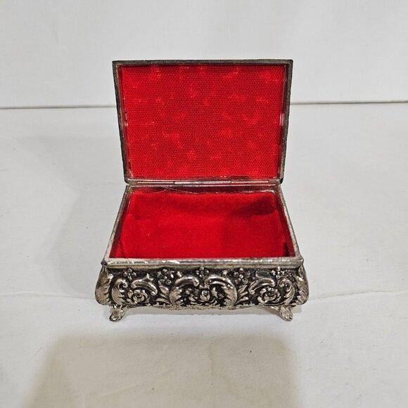 Vintage Etched Silver Tone Trinket/Jewelry Box with 4 Legs - Elegant Design - Picture 2 of 6